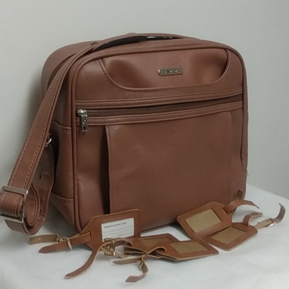 Samsonite Other - Samsonite Carry-On Zippered Travel Bag W/Shoulder Strap